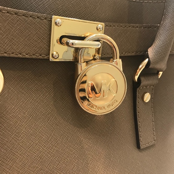 Michael Kors Hamilton Medium Satchel - Picture 3 of 8